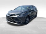 2025 Toyota Sienna XLE 8 Passenger