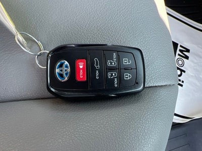 2025 Toyota Sienna XLE 8 Passenger