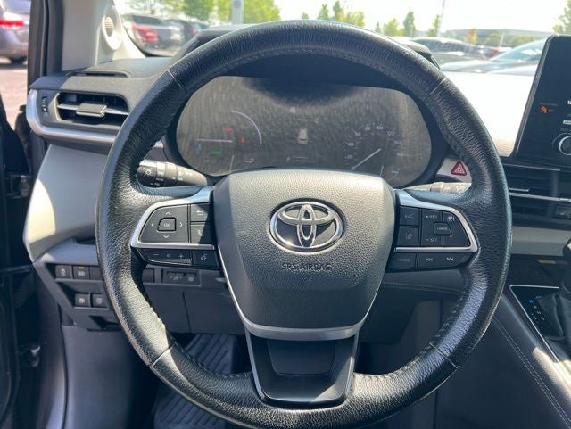 2022 Toyota Sienna XLE 8 Passenger