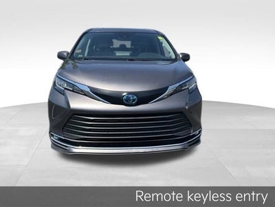 2022 Toyota Sienna XLE 8 Passenger