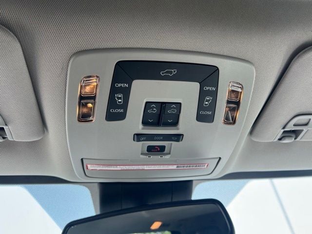 2022 Toyota Sienna XLE 8 Passenger