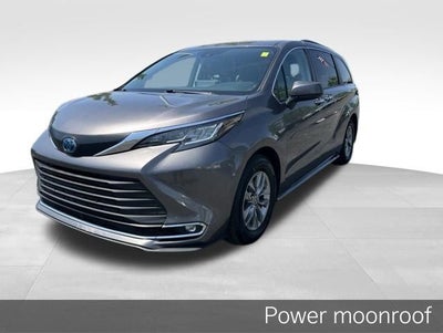 2022 Toyota Sienna XLE 8 Passenger