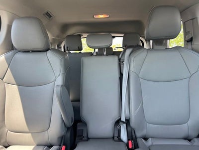 2022 Toyota Sienna XLE 8 Passenger