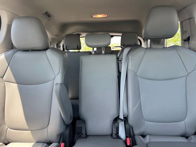 2022 Toyota Sienna XLE 8 Passenger