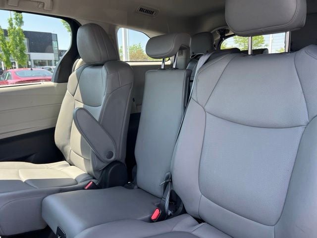 2022 Toyota Sienna XLE 8 Passenger