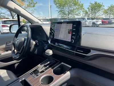 2022 Toyota Sienna XLE 8 Passenger