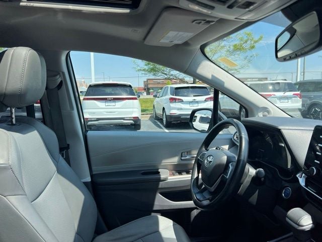 2022 Toyota Sienna XLE 8 Passenger