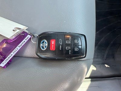 2022 Toyota Sienna XLE 8 Passenger