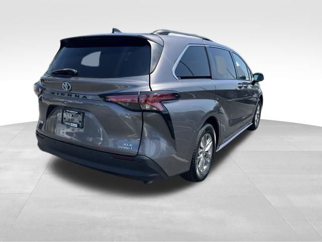 2022 Toyota Sienna XLE 8 Passenger