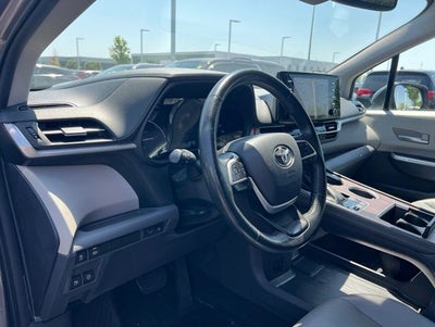 2022 Toyota Sienna XLE 8 Passenger
