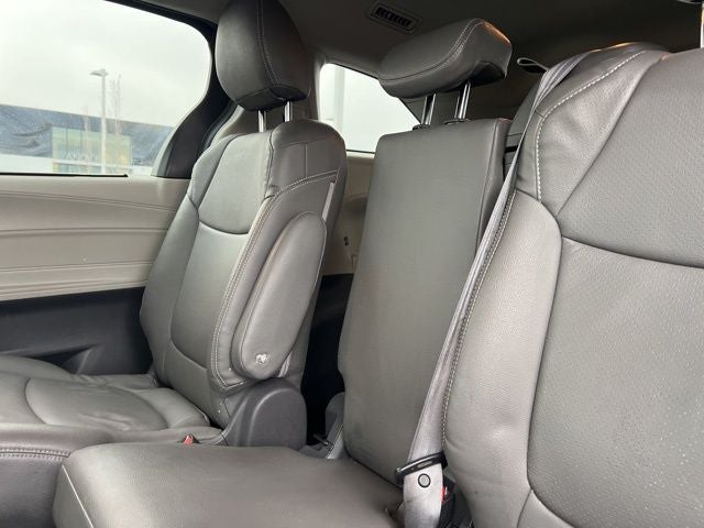 2021 Toyota Sienna LE 8 Passenger