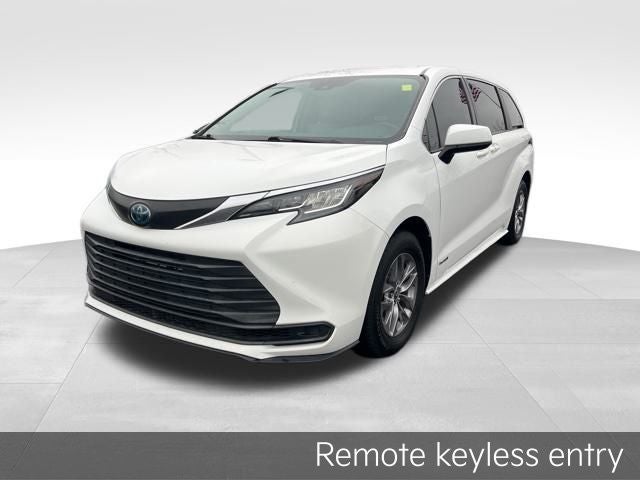 2021 Toyota Sienna LE 8 Passenger