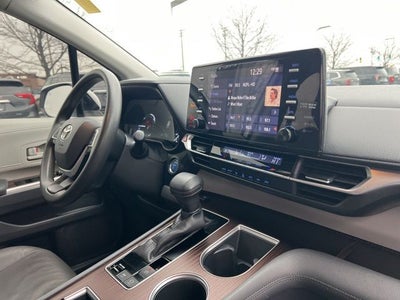 2021 Toyota Sienna LE 8 Passenger