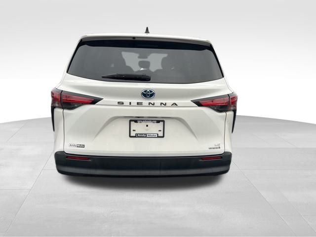 2021 Toyota Sienna LE 8 Passenger