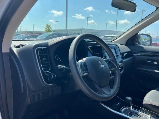 2020 Mitsubishi Outlander ES