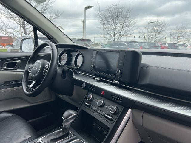 2024 Kia Carnival LX