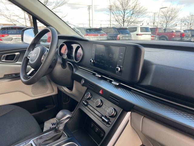 2023 Kia Carnival LX