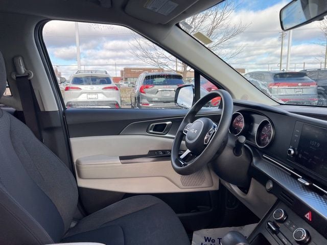 2023 Kia Carnival LX