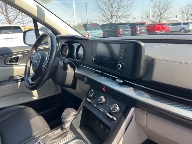 2024 Kia Carnival LX