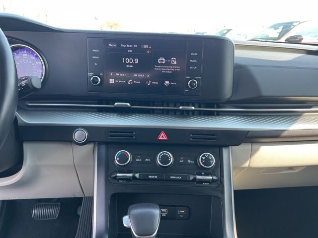 2024 Kia Carnival LX