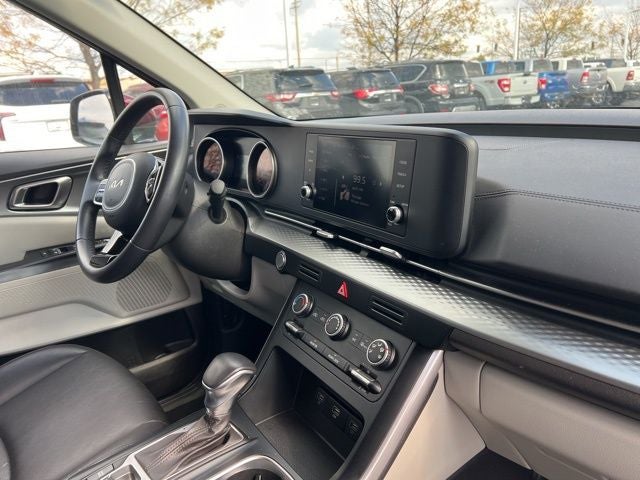 2024 Kia Carnival LX