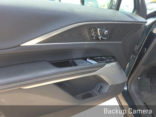 2025 Cadillac LYRIQ Luxury 3