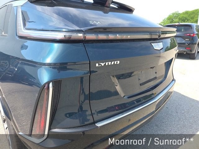 2025 Cadillac LYRIQ Luxury 3