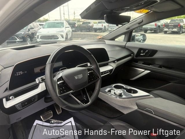 2025 Cadillac OPTIQ Luxury 2