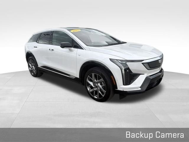 2025 Cadillac OPTIQ Luxury 2