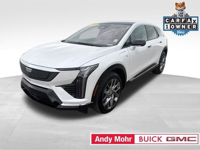 2025 Cadillac OPTIQ Luxury 2