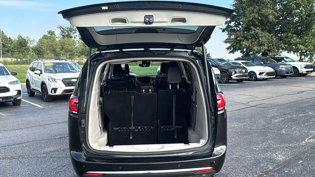 2023 Chrysler Pacifica Hybrid Touring L