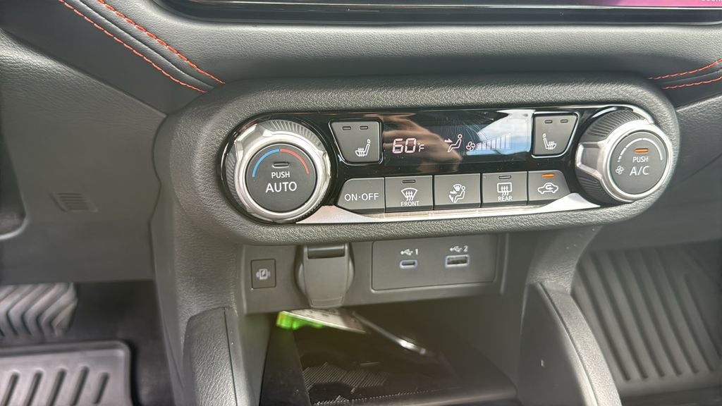 2025 Nissan Versa 1.6 SR