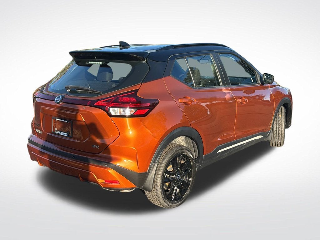 2021 Nissan Kicks SR