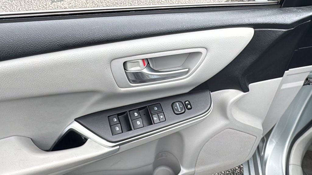 2016 Toyota Camry Hybrid LE