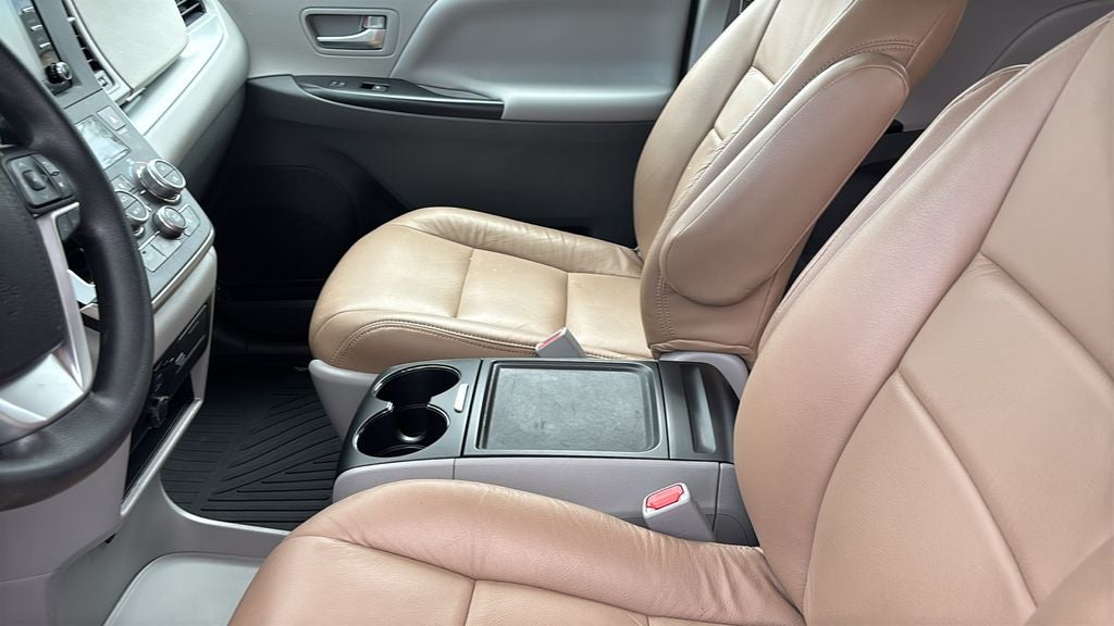 2020 Toyota Sienna LE 8 Passenger