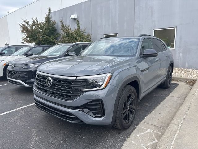 2026 Volkswagen Atlas Cross Sport 2.0T SEL R-Line Black