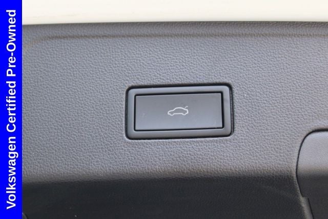 2025 Volkswagen Atlas Cross Sport 2.0T SEL R-Line Black