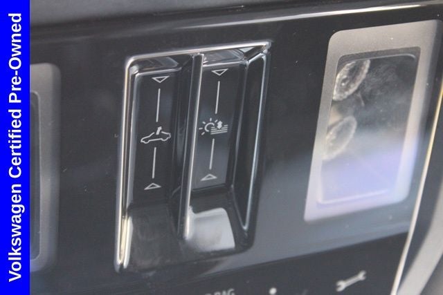 2025 Volkswagen Atlas Cross Sport 2.0T SE w/Technology