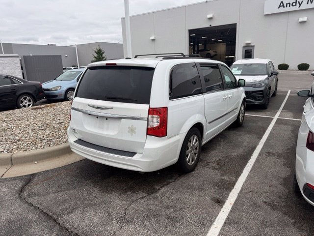 2016 Chrysler Town & Country Touring