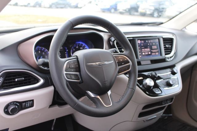 2024 Chrysler Voyager LX