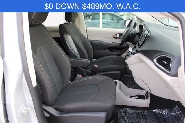 2024 Chrysler Voyager LX