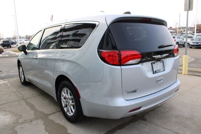 2024 Chrysler Voyager LX