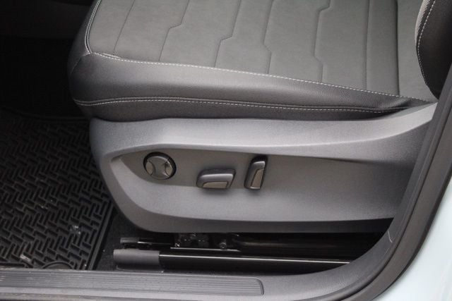 2026 Volkswagen Taos 1.5T SE Black