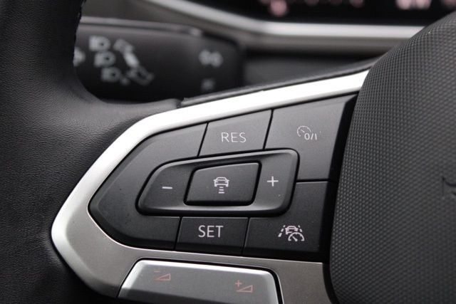 2026 Volkswagen Taos 1.5T SE Black