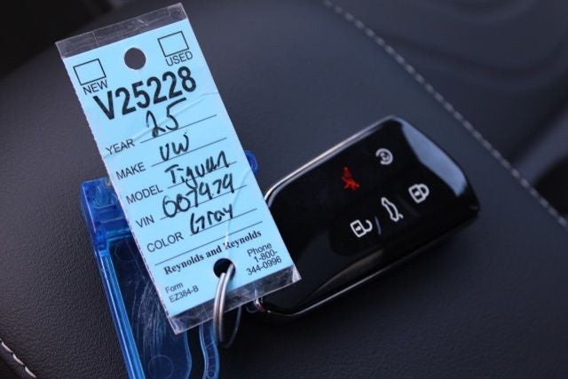 2025 Volkswagen Tiguan 2.0T SE R-Line Black