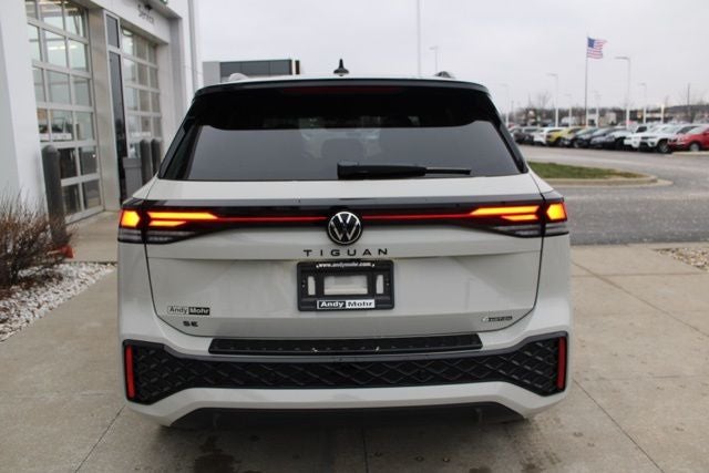2026 Volkswagen Tiguan 2.0T SE R-Line Black