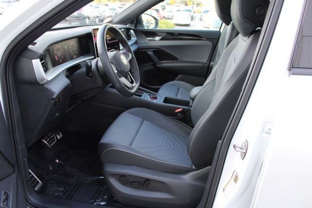 2025 Volkswagen Tiguan 2.0T SE R-Line Black