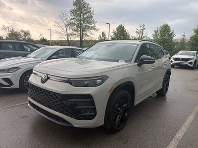 2026 Volkswagen Tiguan 2.0T SE R-Line Black