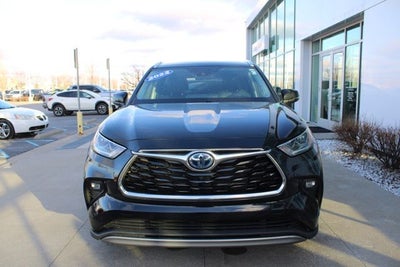 2022 Toyota Highlander Hybrid Platinum