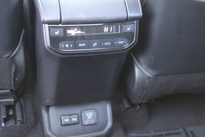 2022 Toyota Highlander Hybrid Platinum